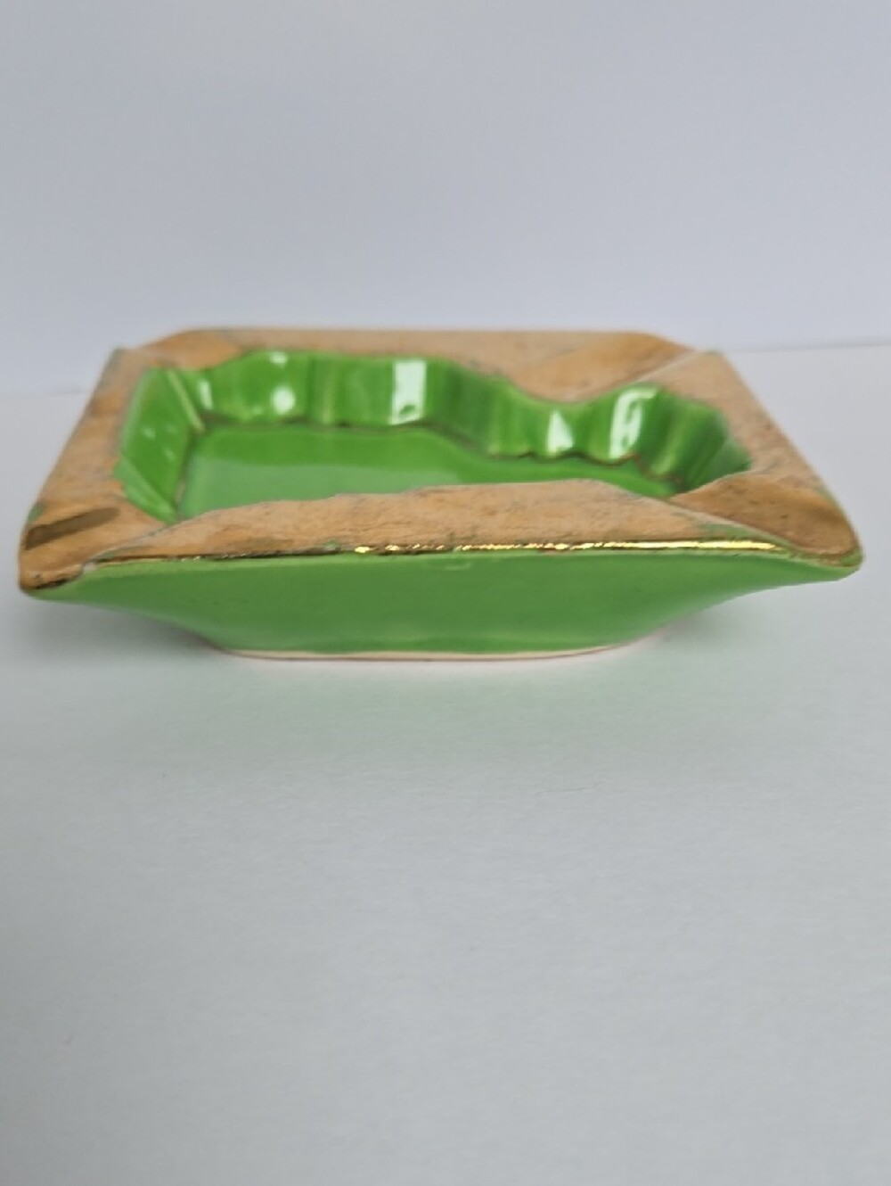Vintage Green New Hampshire State-Shaped Ceramic Ashtray with Gold Trim - Picture 8 of 14